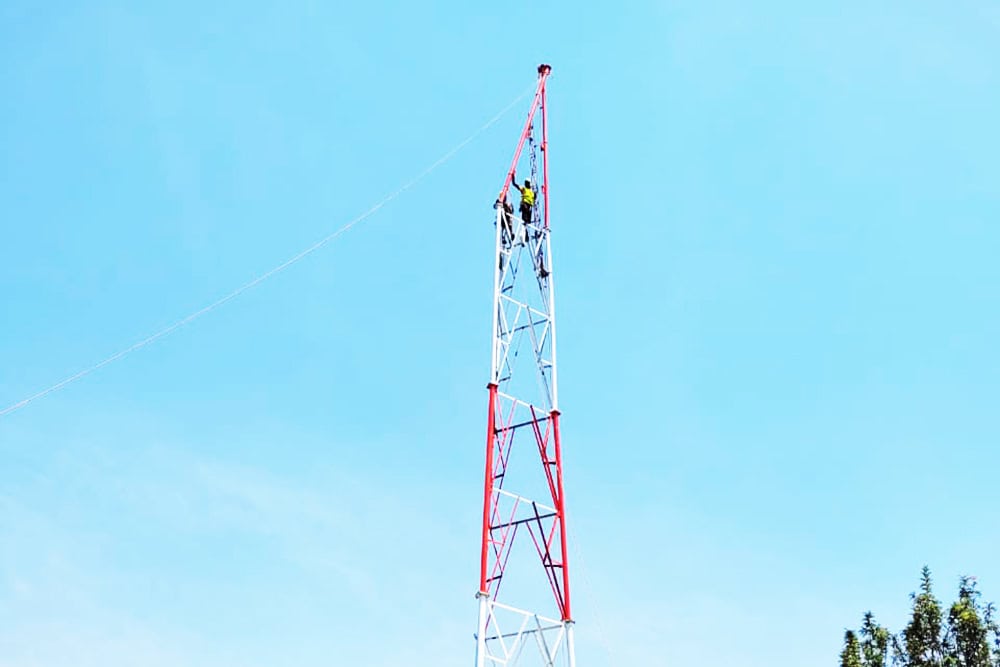 Security surveillance tower for border monitoring installation